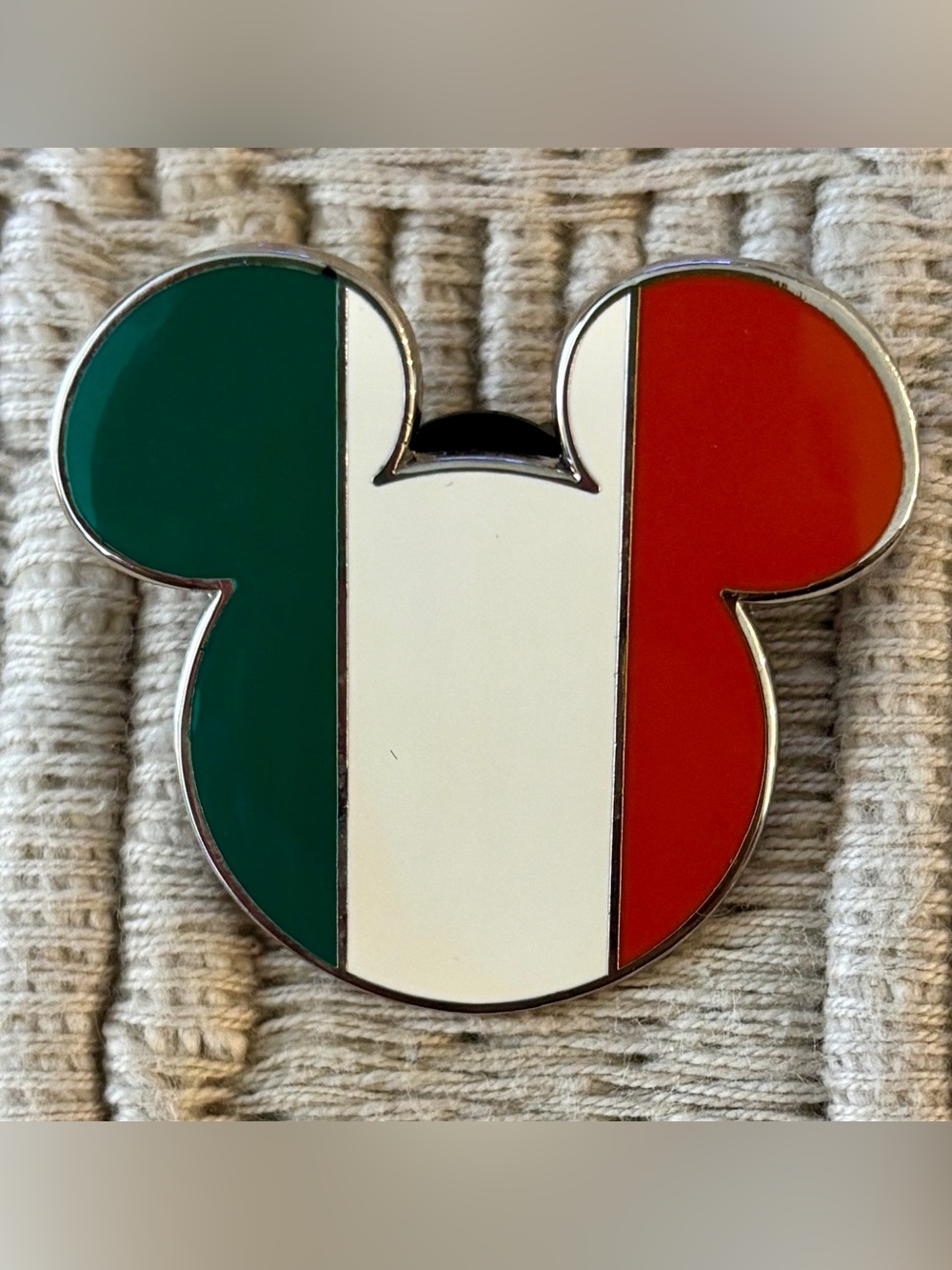 DISNEY WDW *Original* Epcot World Showcase Ireland Mickey Mouse Icon Pin